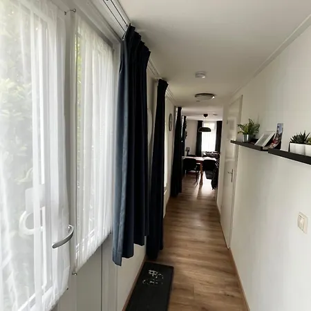 Houseboat Linquenda Vakantiehuis Woubrugge