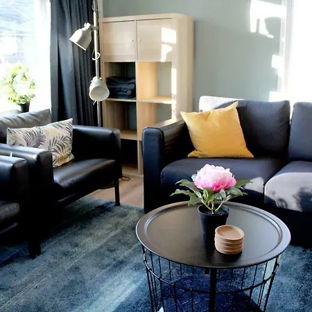 Houseboat Linquenda * Woubrugge