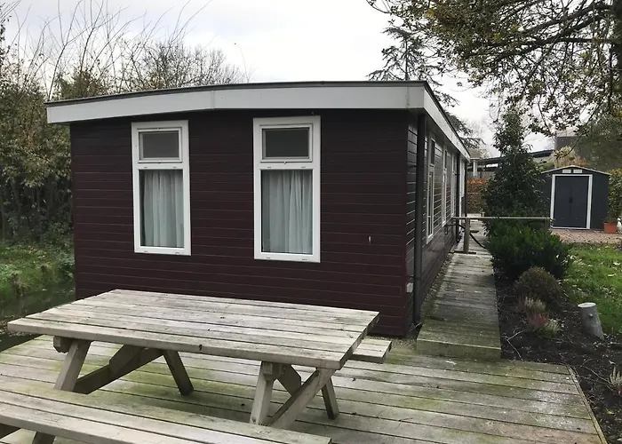 Houseboat Linquenda Woubrugge
