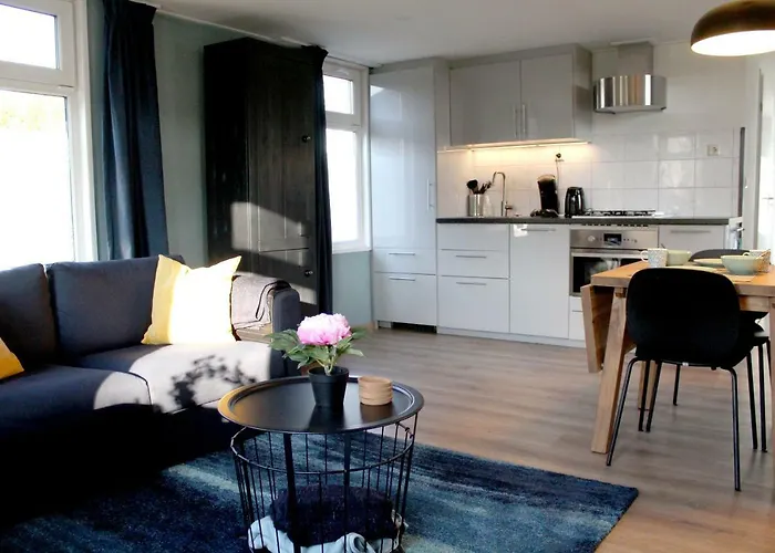 Дом отдыха Houseboat Linquenda *