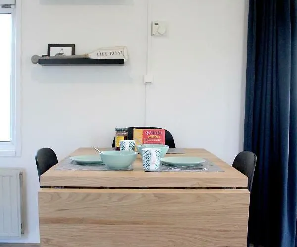 Houseboat Linquenda * Woubrugge