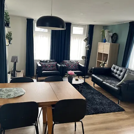 Houseboat Linquenda * Woubrugge